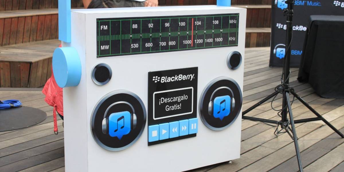BlackBerry promociona su servicio musical en México con firma de autógrafos