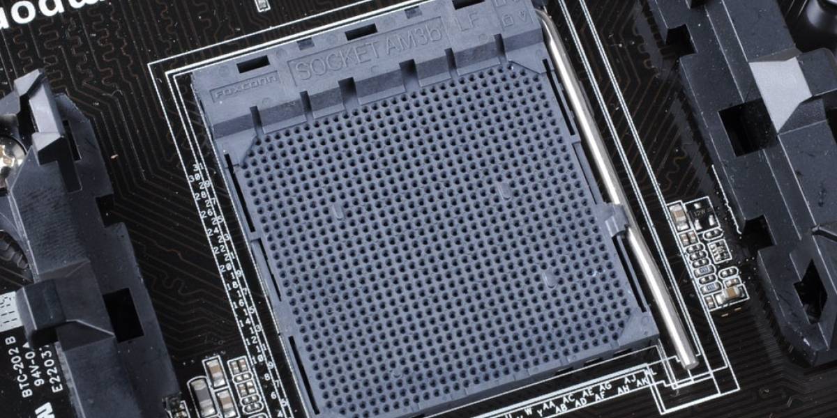 ASUS TUF Sabertooth 990FX AM3+ en fotografías