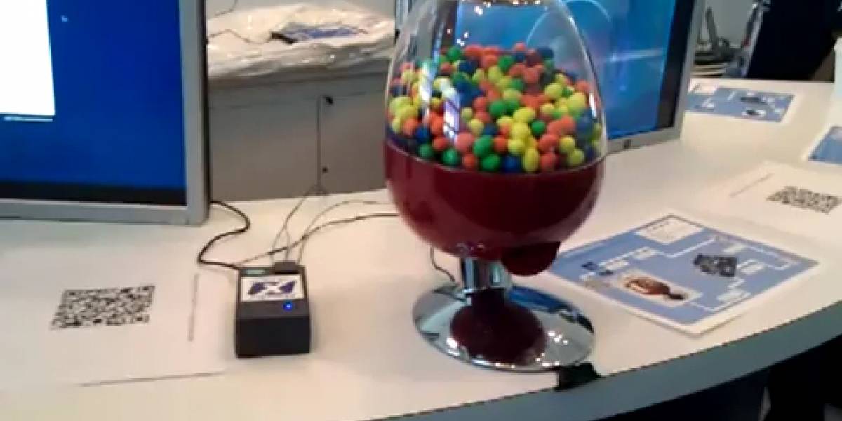Máquina vende chicles a través del teléfono móvil y PayPal