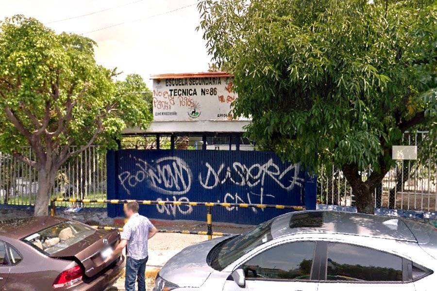 Investigan caso de niña que se lanzó del balcón de una secundaría