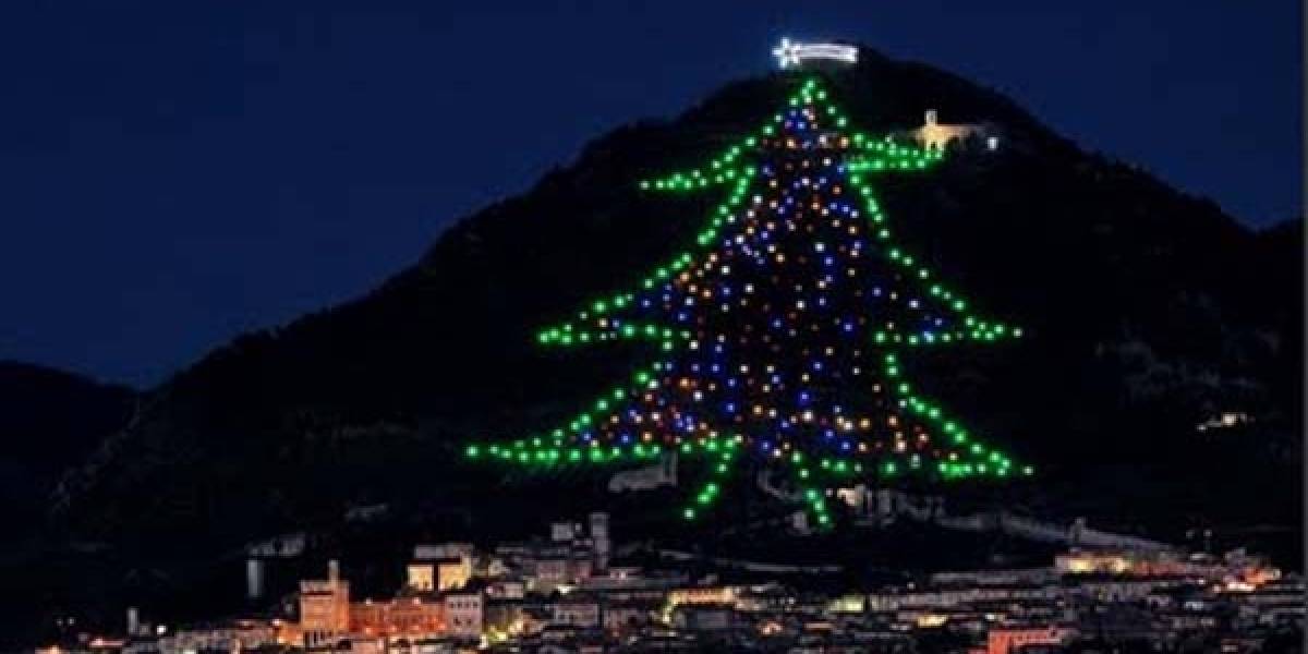 El Papa encendió el árbol de Navidad más grande del mundo con una Sony Tablet S
