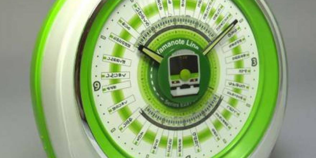 Reloj de trenes japonés con WiFi