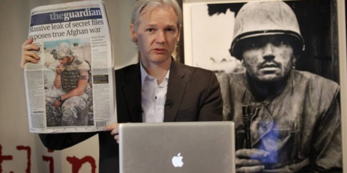 Presidente de Ecuador dice que Julian Assange tiene que irse de la embajada en Inglaterra