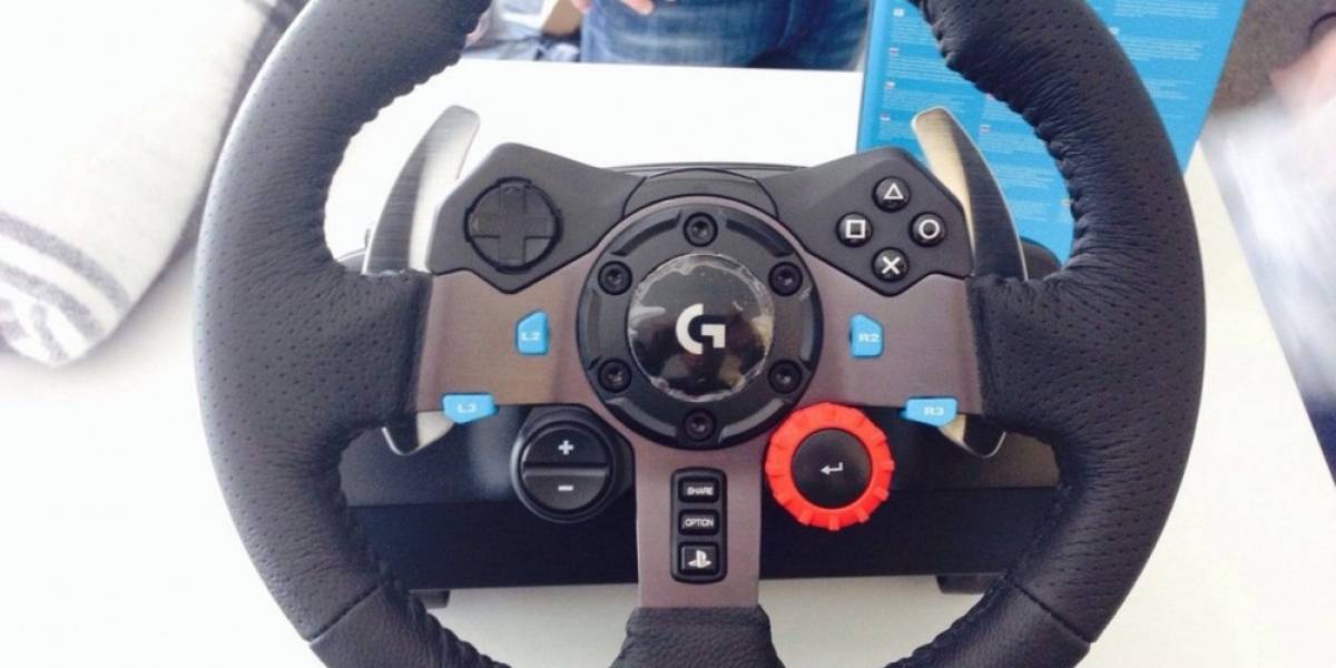 Se filtran supuestas fotos del volante Logitech para PS4