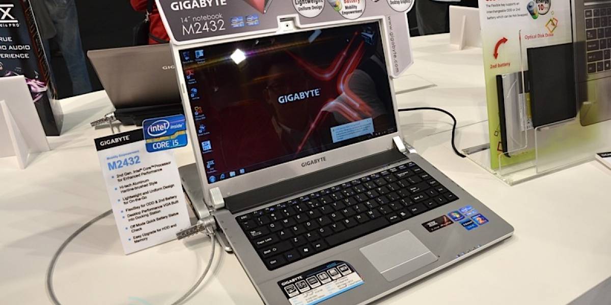 CTX2011: Gigabyte M2432, GeForce GT440 en dock