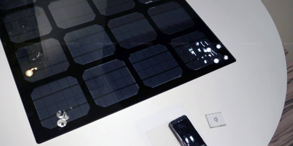 Panasonic muestra mesa solar para recargas inalámbricas
