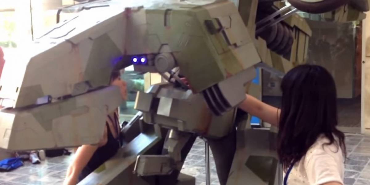 Mira este espectacular cosplay de un Metal Gear Rex