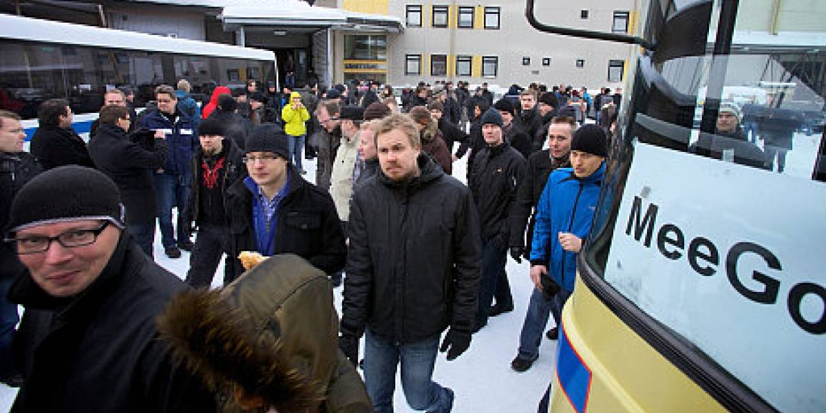 Empleados de Nokia abandonan las oficinas de Finlandia en protesta