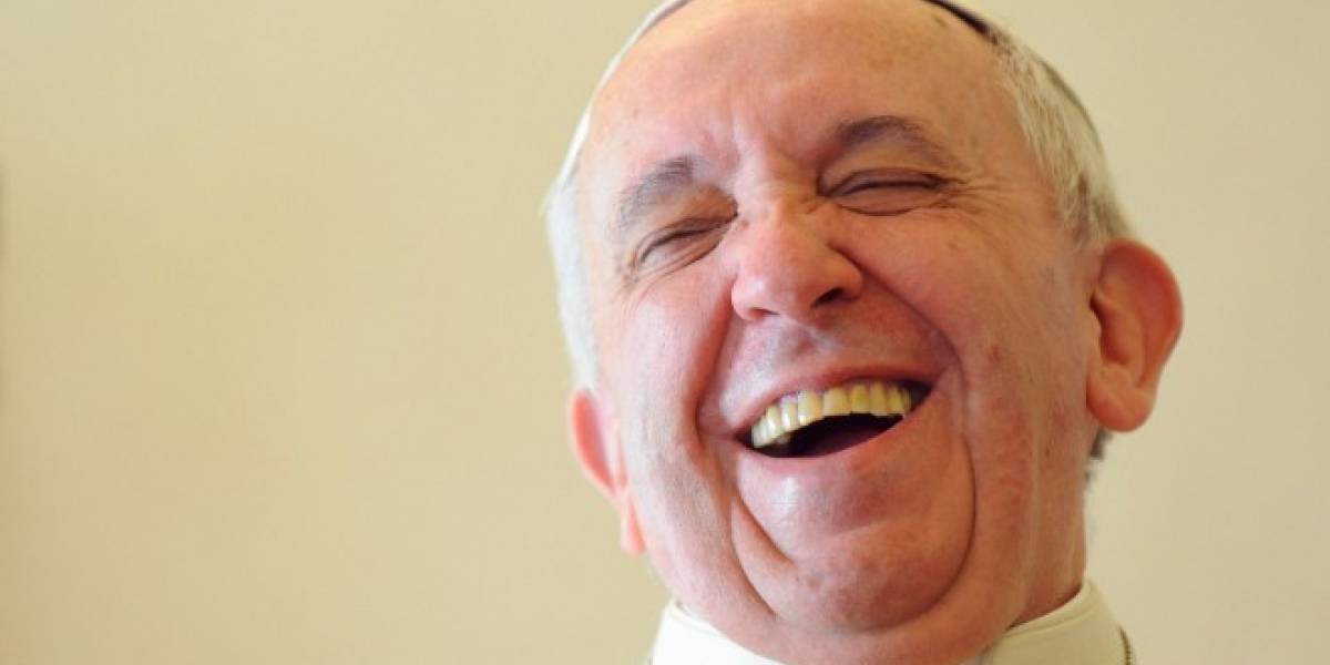 Reza junto al Papa Francisco con esta aplicación