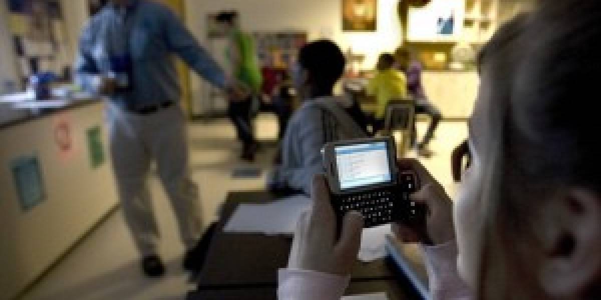 Inglaterra: Profesores podrán confiscar celulares a alumnos