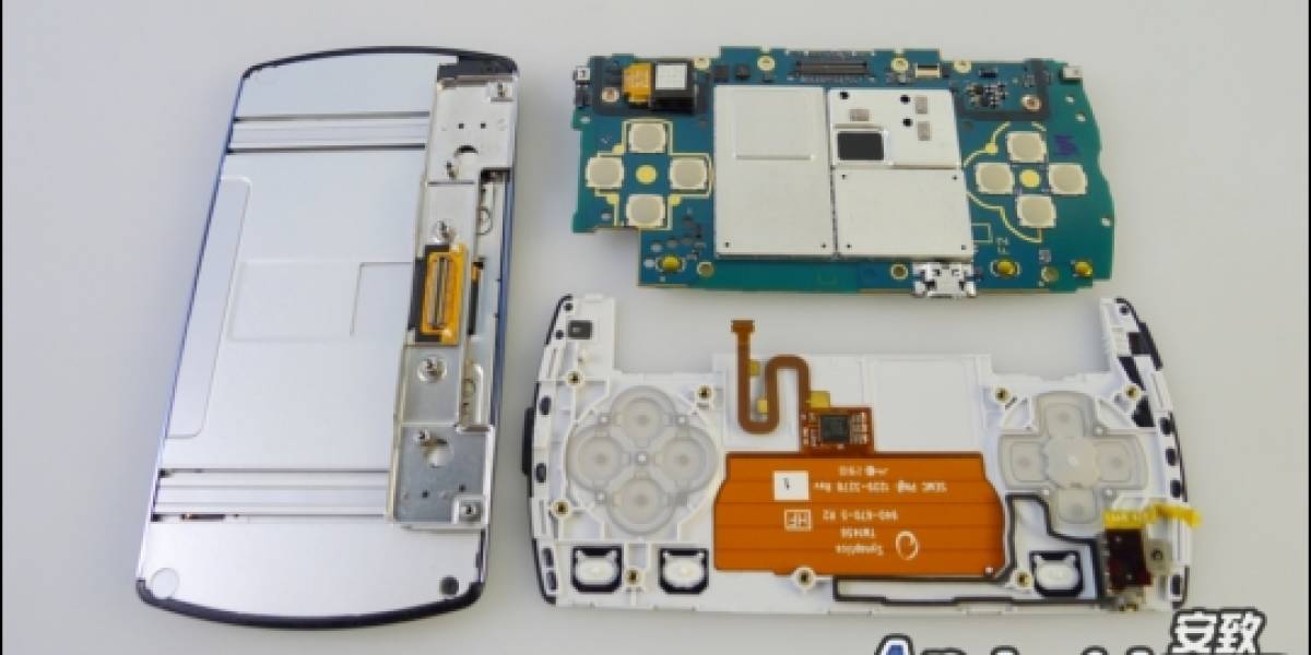 Un PSP Phone destripado paso a paso