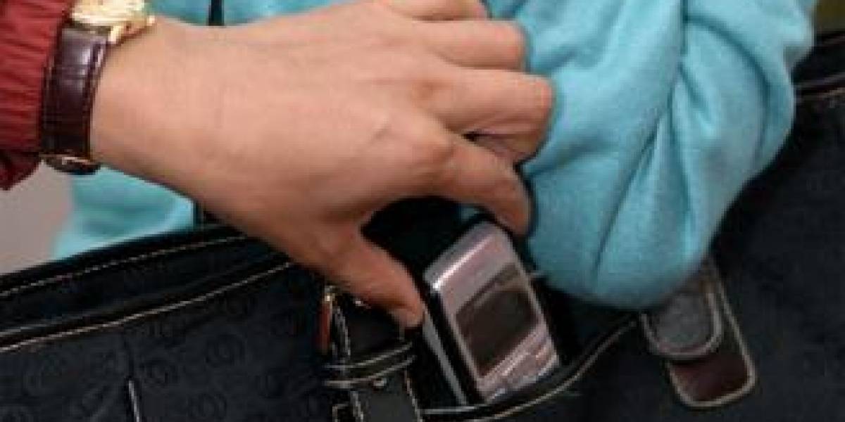 Ladrón devuelve celular a víctima porque no le gustó y queda libre