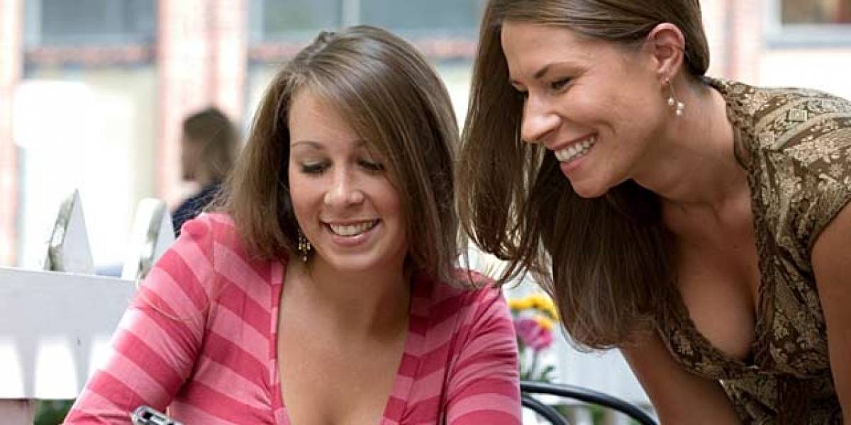 Diez tipos de aplicaciones gratuitas que toda chica debe llevar en su móvil