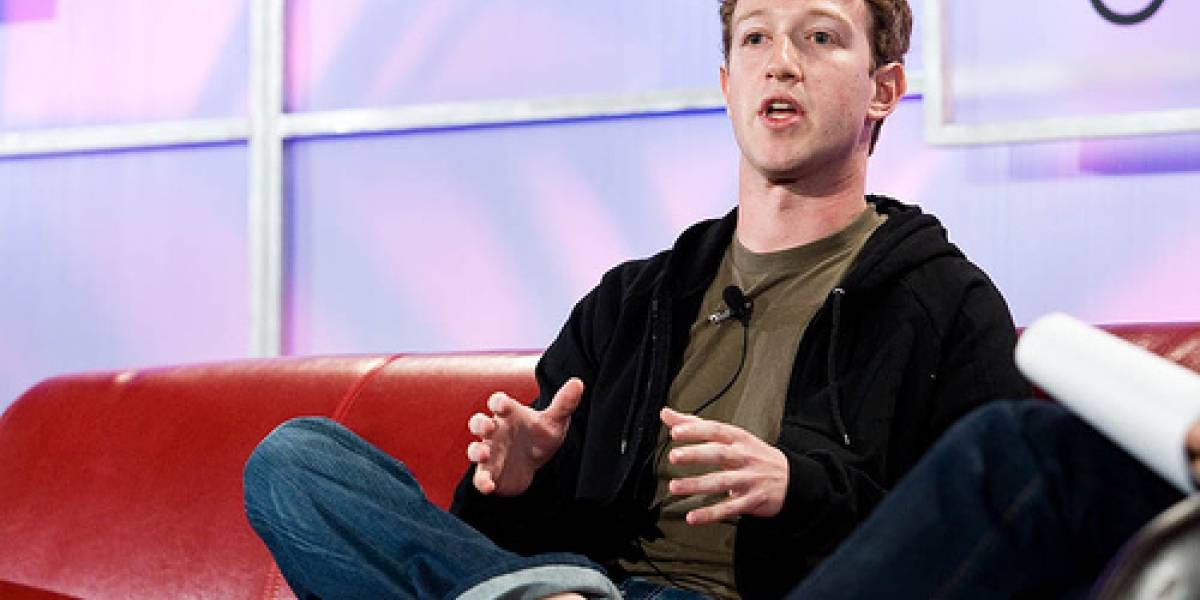 Pese a desmentidos, aparecen supuestas características del 'Facebook Phone'