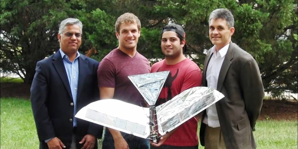 Robo Raven III: El robot pájaro que bate alas con celdas solares
