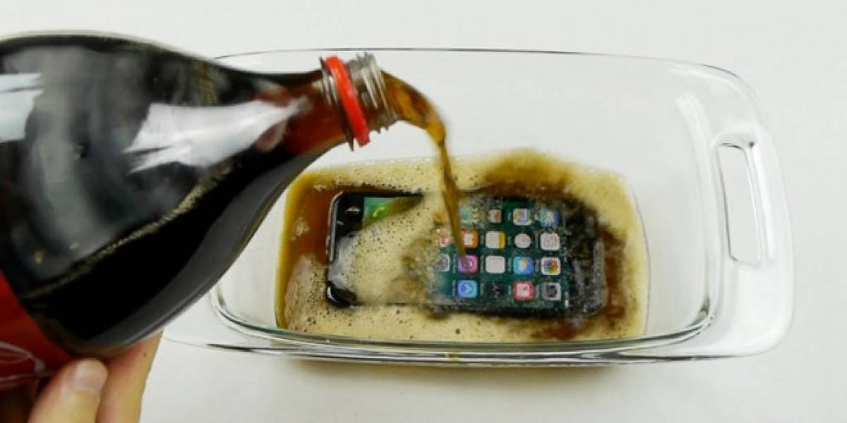 Esto sucede cuando congelas un iPhone 7 en Coca-Cola