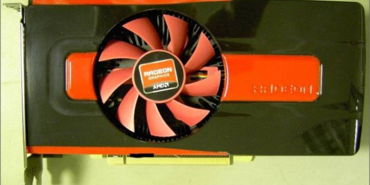 AMD Radeon HD 7770 posa para la cámara