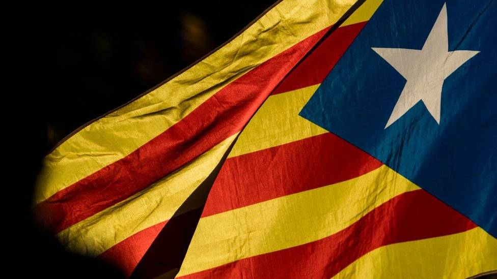 99810640bandera-871ee17fae783d71fb1d10d38d8a5781.jpg
