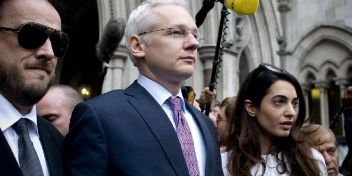 Ecuador ha gastado millones de dólares en espionaje protegiendo a Julian Assange
