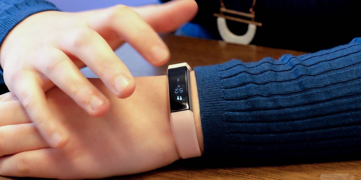 Fitbit está vendiendo tan poco que compañías que no se dedican a los vestibles le están ganando