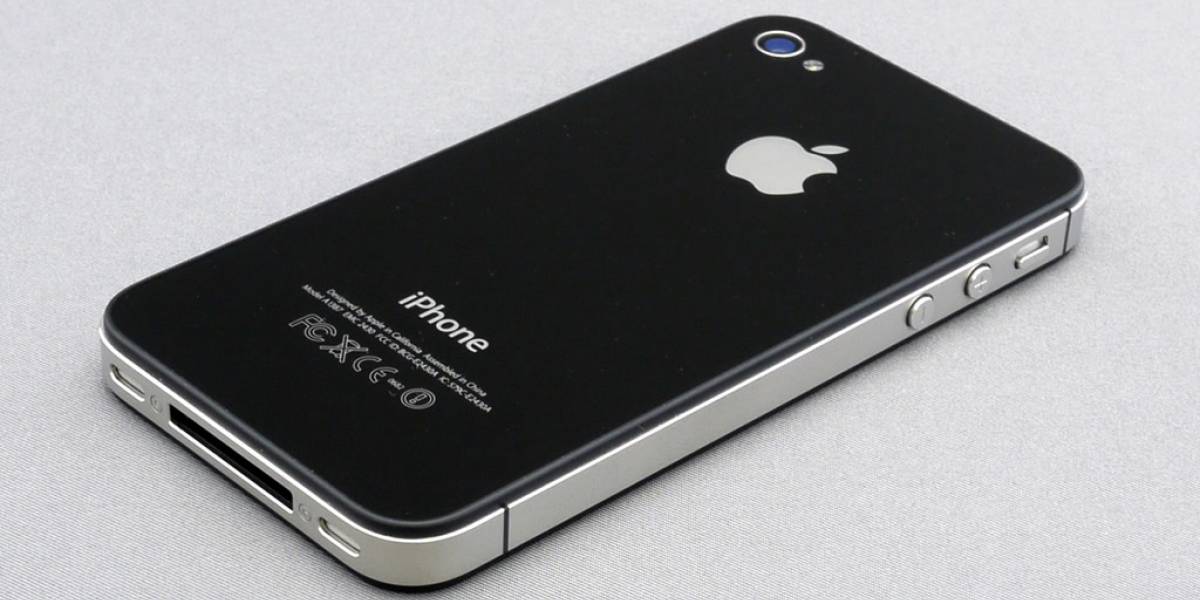 Hombre acusa que su casa se incendió por culpa del iPhone 4S
