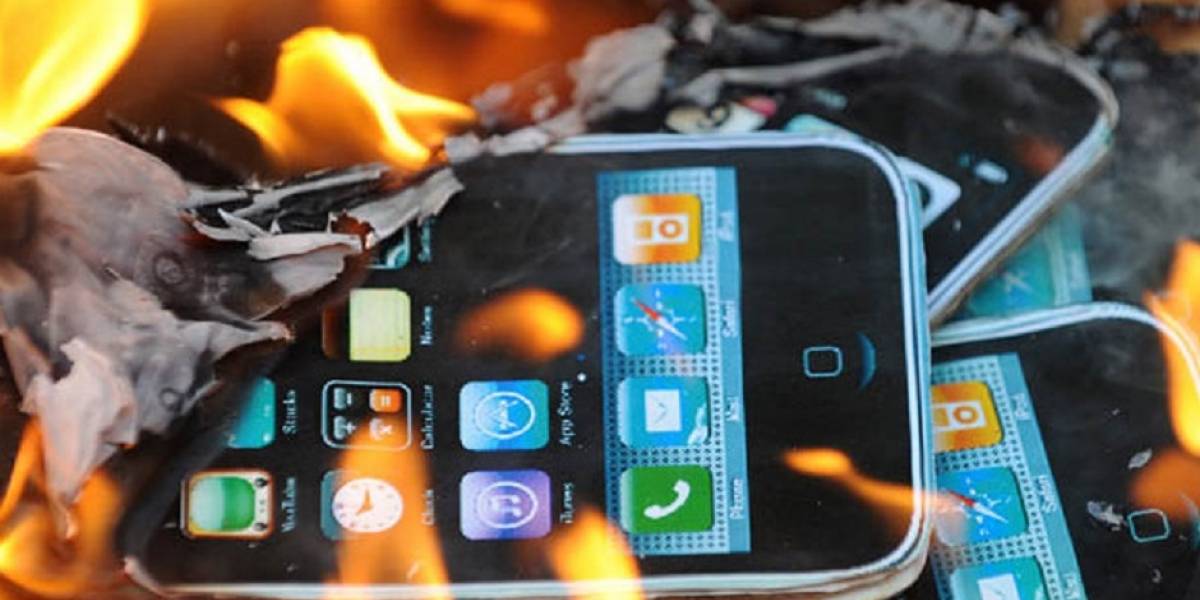 Hombre sufre graves quemaduras por dormir junto a su iPhone