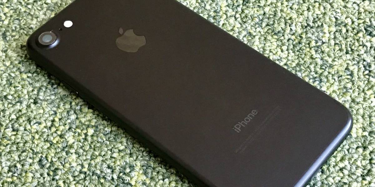 Usuarios del iPhone 7 en color negro mate reportan problemas en la pintura del equipo