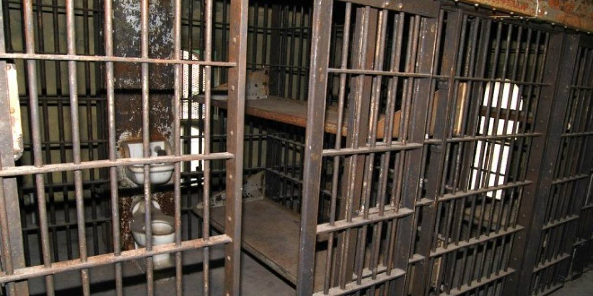 Cárceles y señales móviles, un desafío pendiente y un problema sin solución