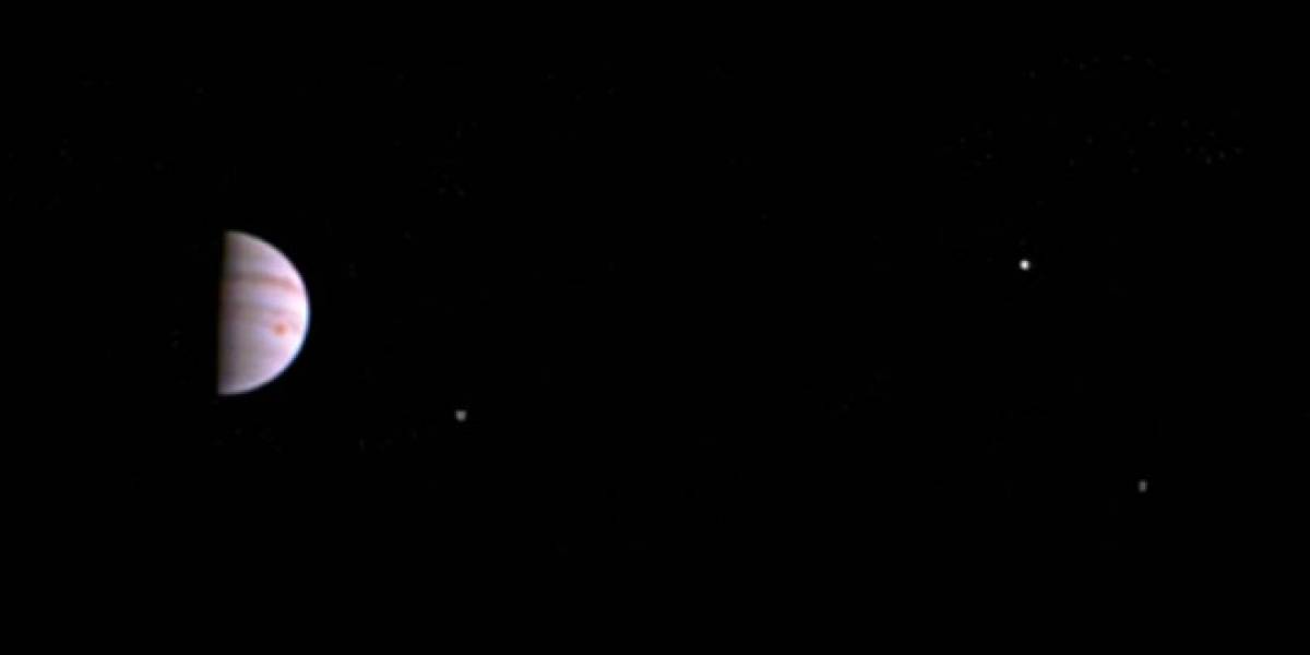 NASA difunde la primera foto tomada por Juno en la órbita de Júpiter