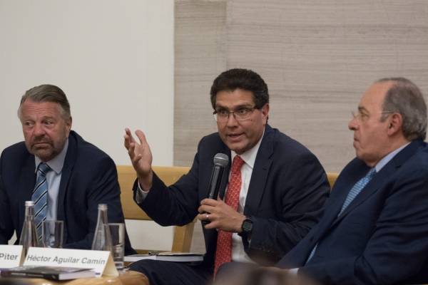 Unirse por la Presidencia, pide Ríos Piter a independientes