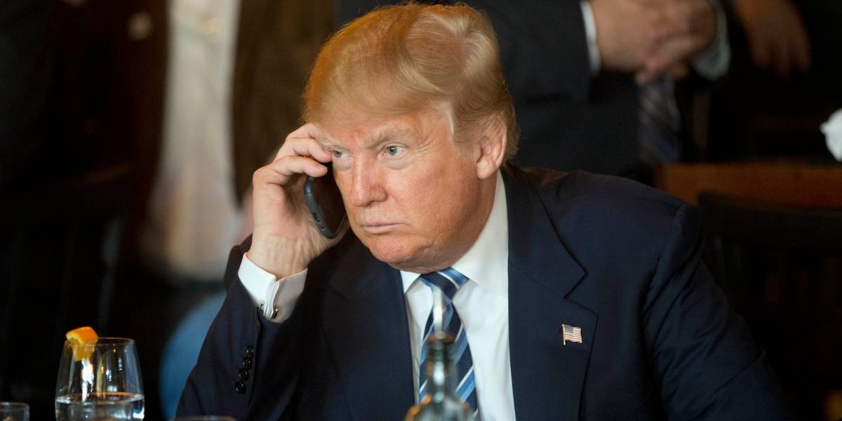 Trump hace lo que quiere y sigue usando su Galaxy S3