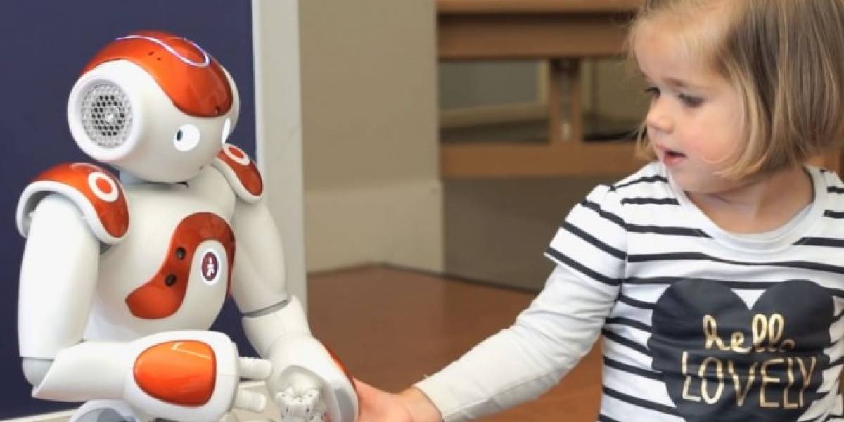Científicos desarrollan robot social que enseña idiomas a niños