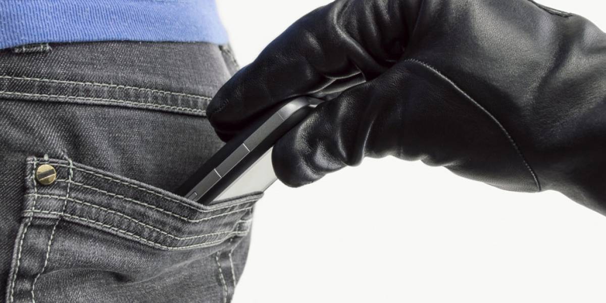 Cineasta deja que roben su smartphone hackeado para documentar la vida del ladrón