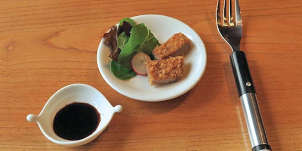 Este tenedor electrocuta la lengua para mejorar el sabor de la comida