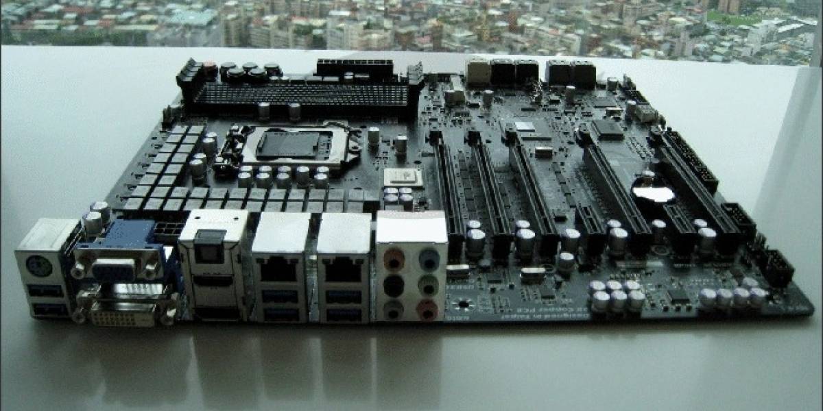Gigabyte Z77X-UP7: Tarjeta madre con 32 fases de energía