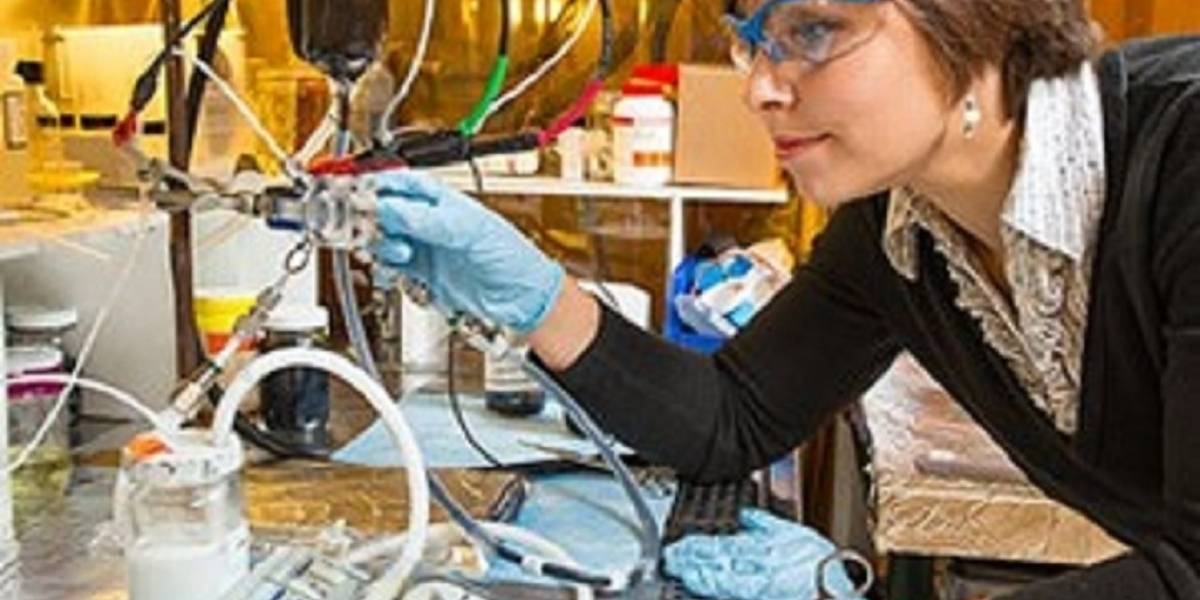 Diseñan batería recargable y rellenable con electrodos líquidos