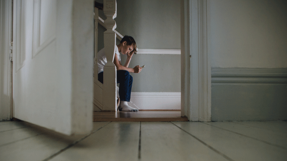 99807600boystairsphone-abb5eda66a7abae2721e96d525ab3982.gif