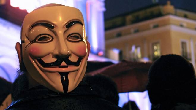 Anonymous envía advertencia a millonarios que han donado dinero para la reconstrucción de Notre Dame Anonymous envía advertencia a millonarios que han donado dinero para la reconstrucción de Notre Dame