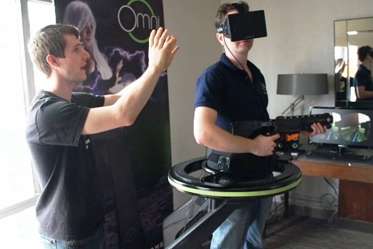 El simulador para videojuegos Virtuix Omni, fue lanzado oficialmente