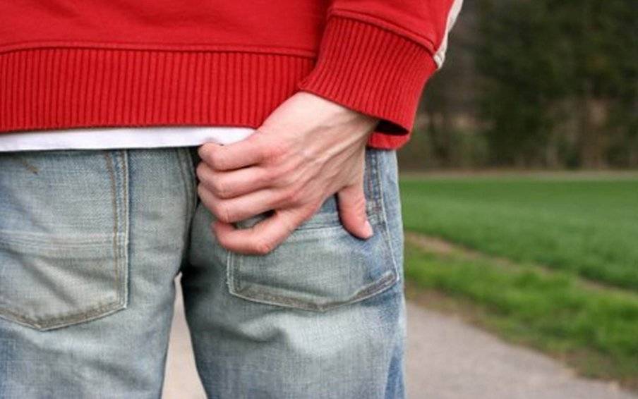 coçar a bunda