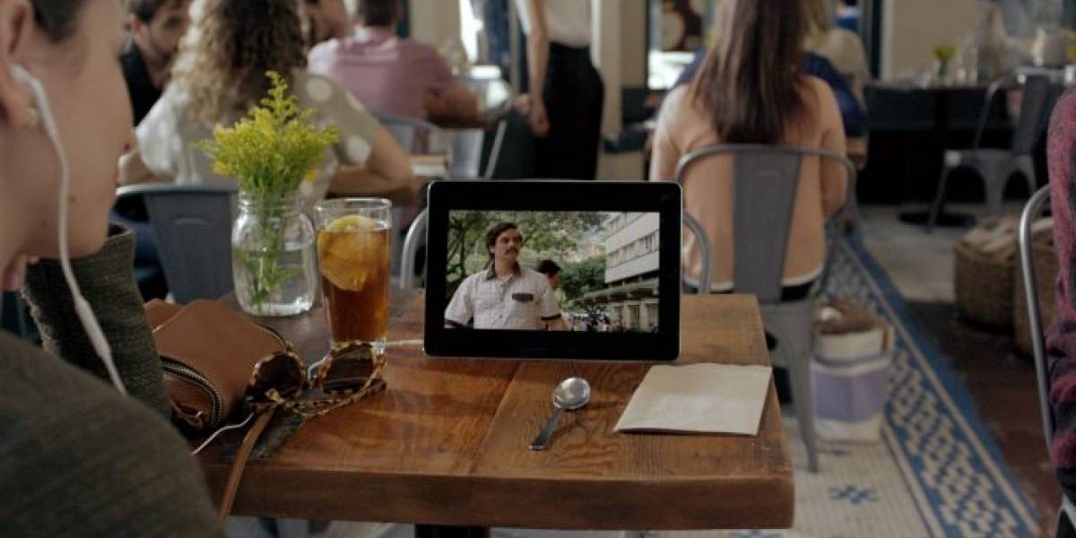 Encuesta de Netflix revela que a la gente le encanta ver su contenido en plena calle