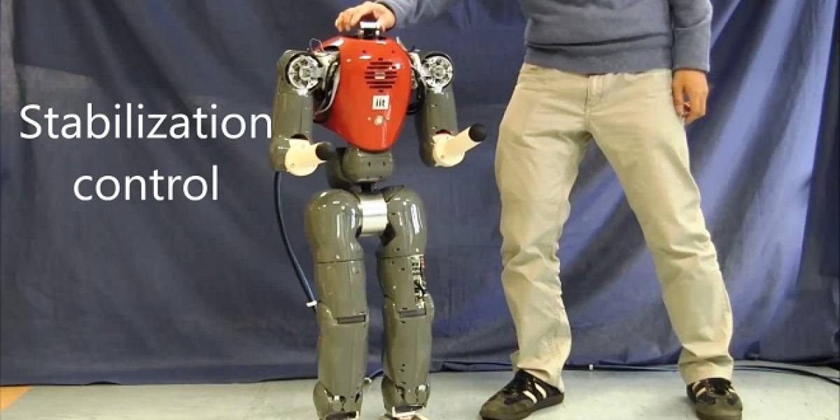 Diseñan robot que sabe mantenerse en pie aunque lo empujen