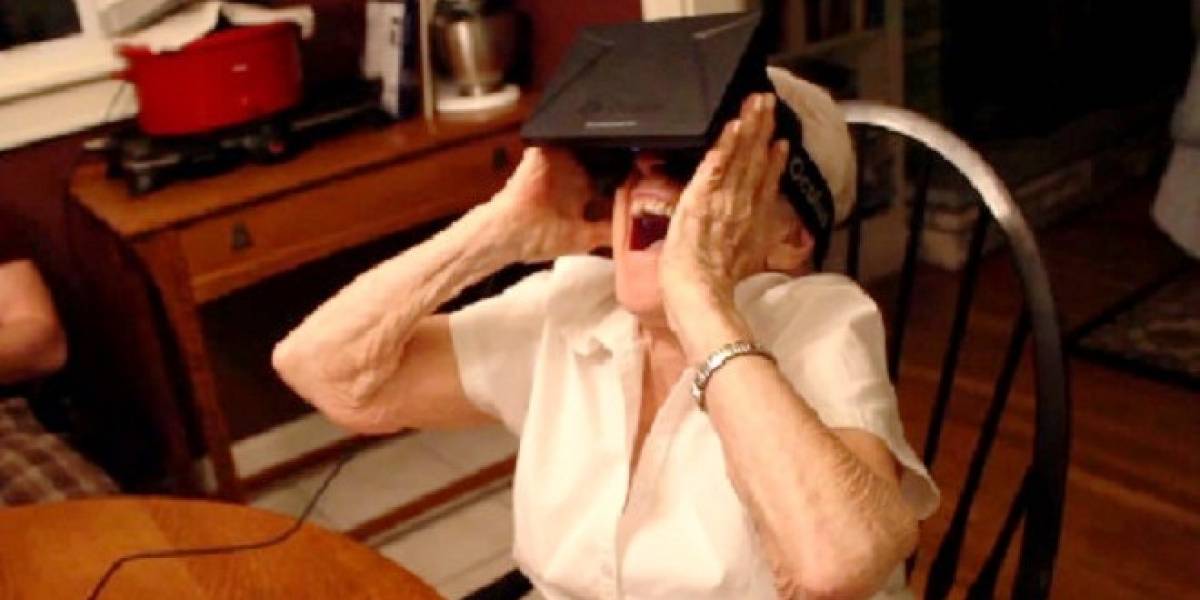 Abuela de 90 años maravillada por la realidad virtual gracias al Oculus Rift
