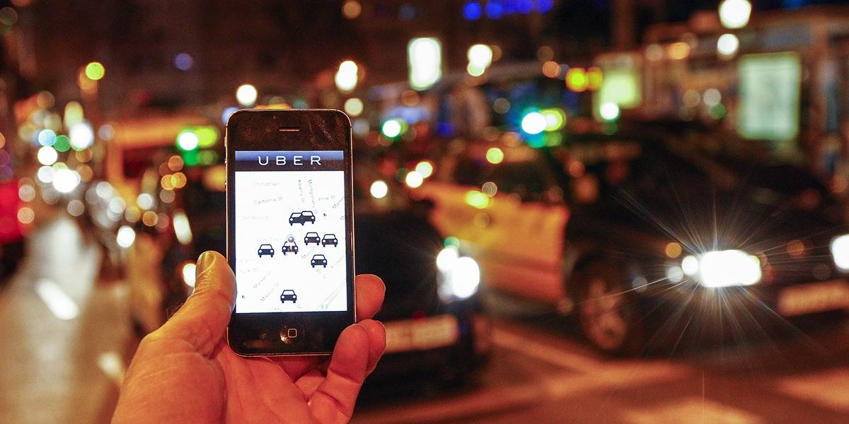 Carabineros de Chile dice que policía que le disparó a chofer de Uber "se ajustó a derecho"