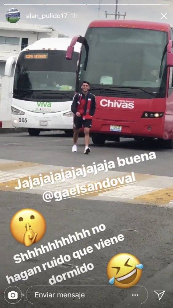 Camión de Chivas regresa al aeropuerto: jugador se quedó dormido