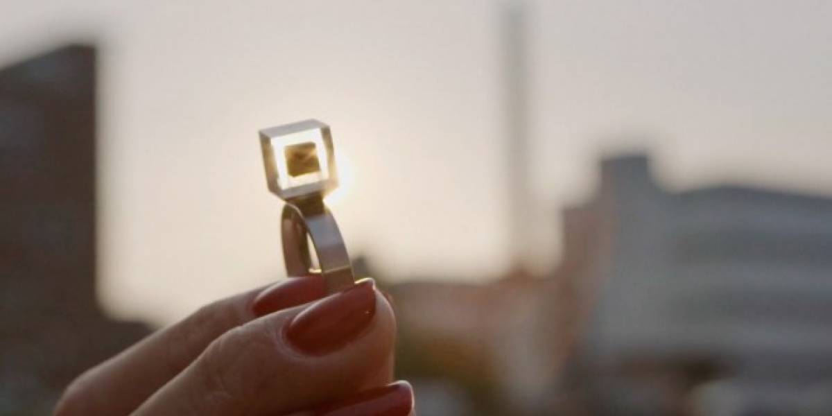 El purificador de aire más grande del mundo recolecta smog para crear joyería