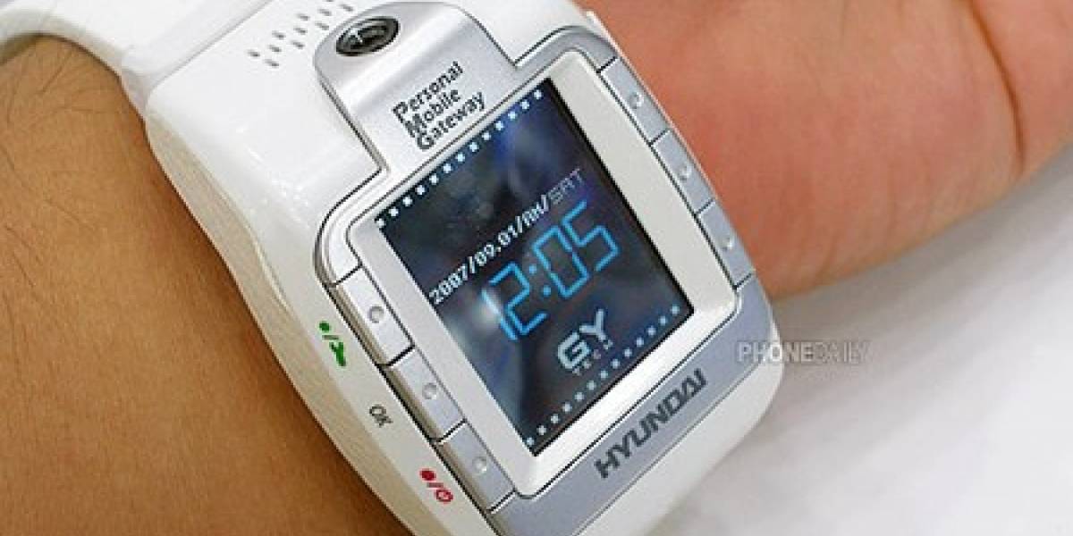Hyundai W-100: reloj con celular