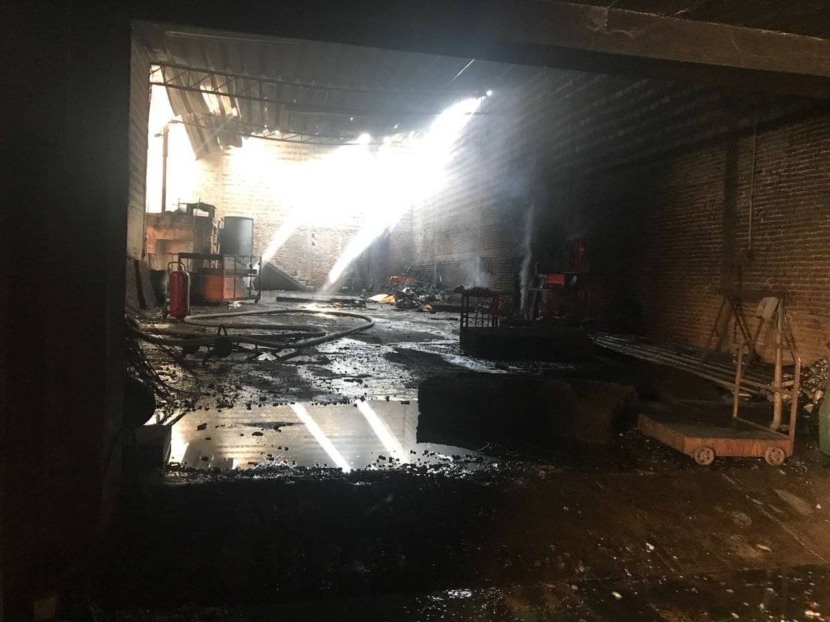 Se incendia bodega de hule espuma en el centro de Tlaquepaque