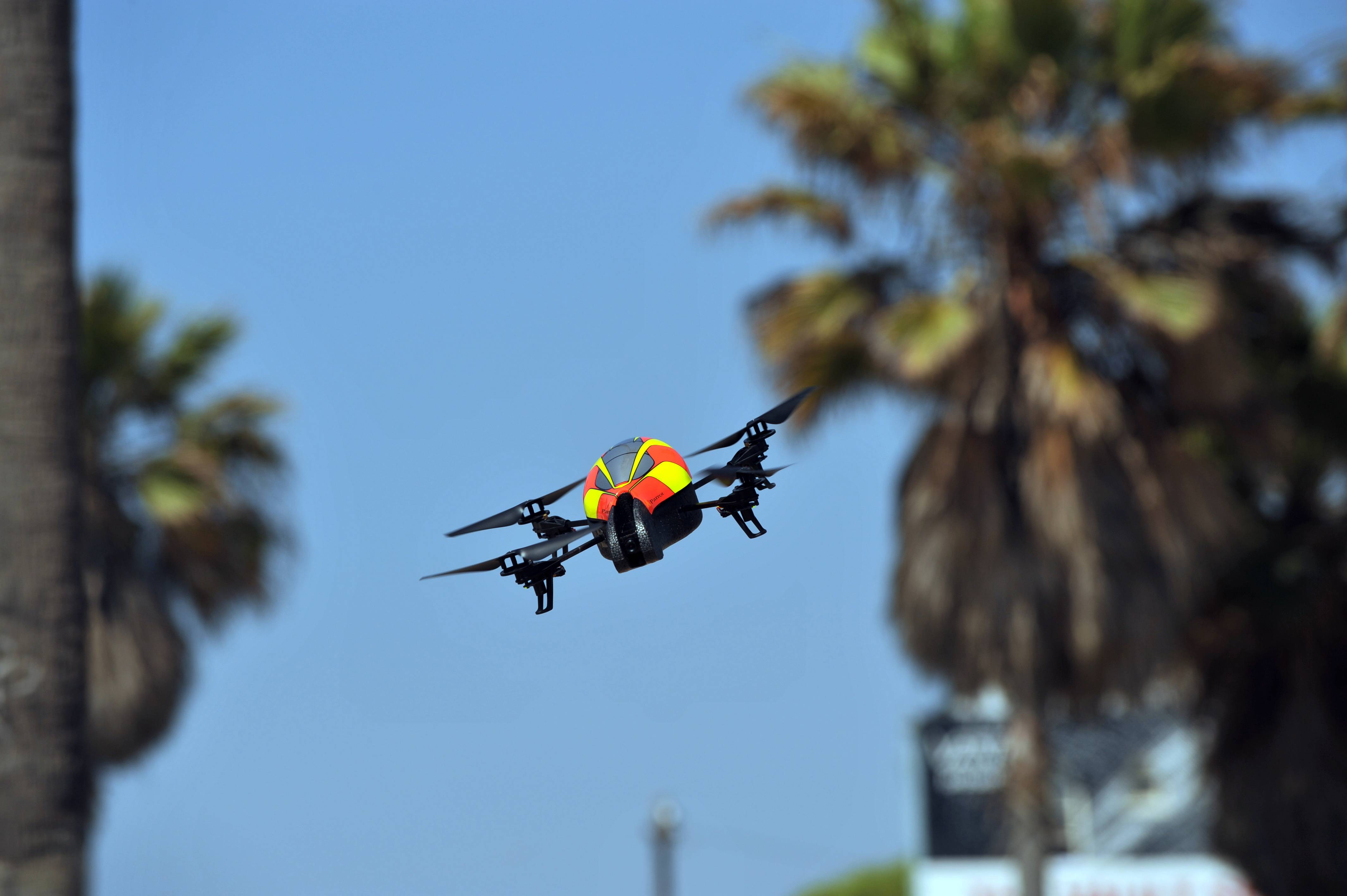 Grave falla de seguridad en La Moneda queda al descubierto cuando un dron sobrevolaba el lugar Grave falla de seguridad en La Moneda queda al descubierto cuando un dron sobrevolaba el lugar