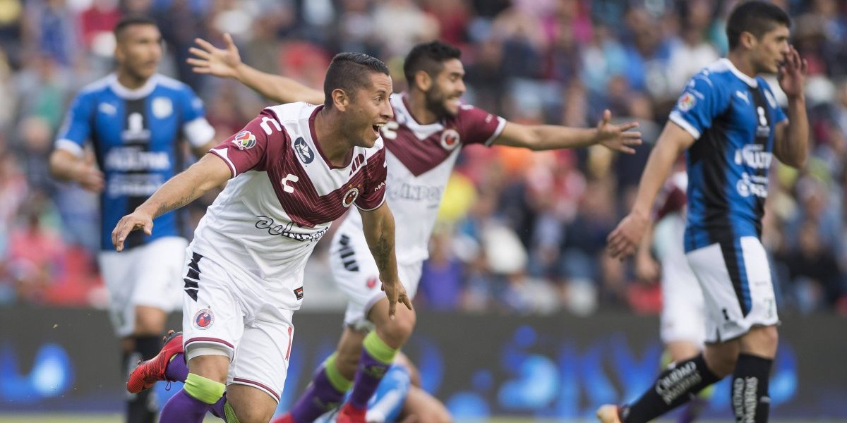 Veracruz le pega Querétaro en duelo por la permanencia